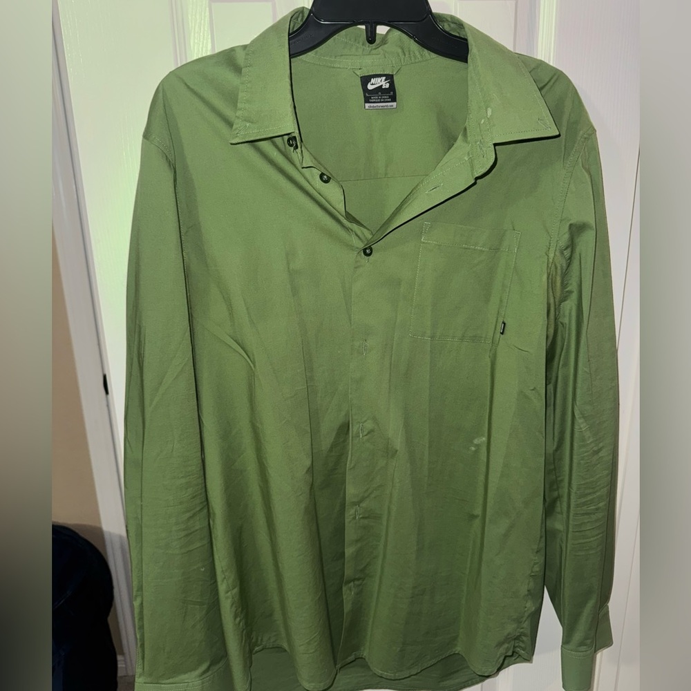 Nike SB Men's Long Sleeve Button Up Shirt Olive Green Large